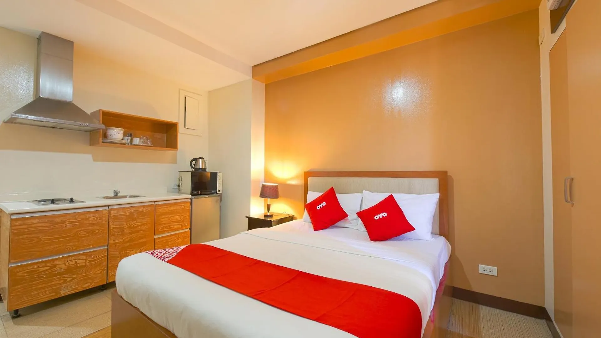 Oyo 769 Poblacion Suites Polaris Makati City Philippines