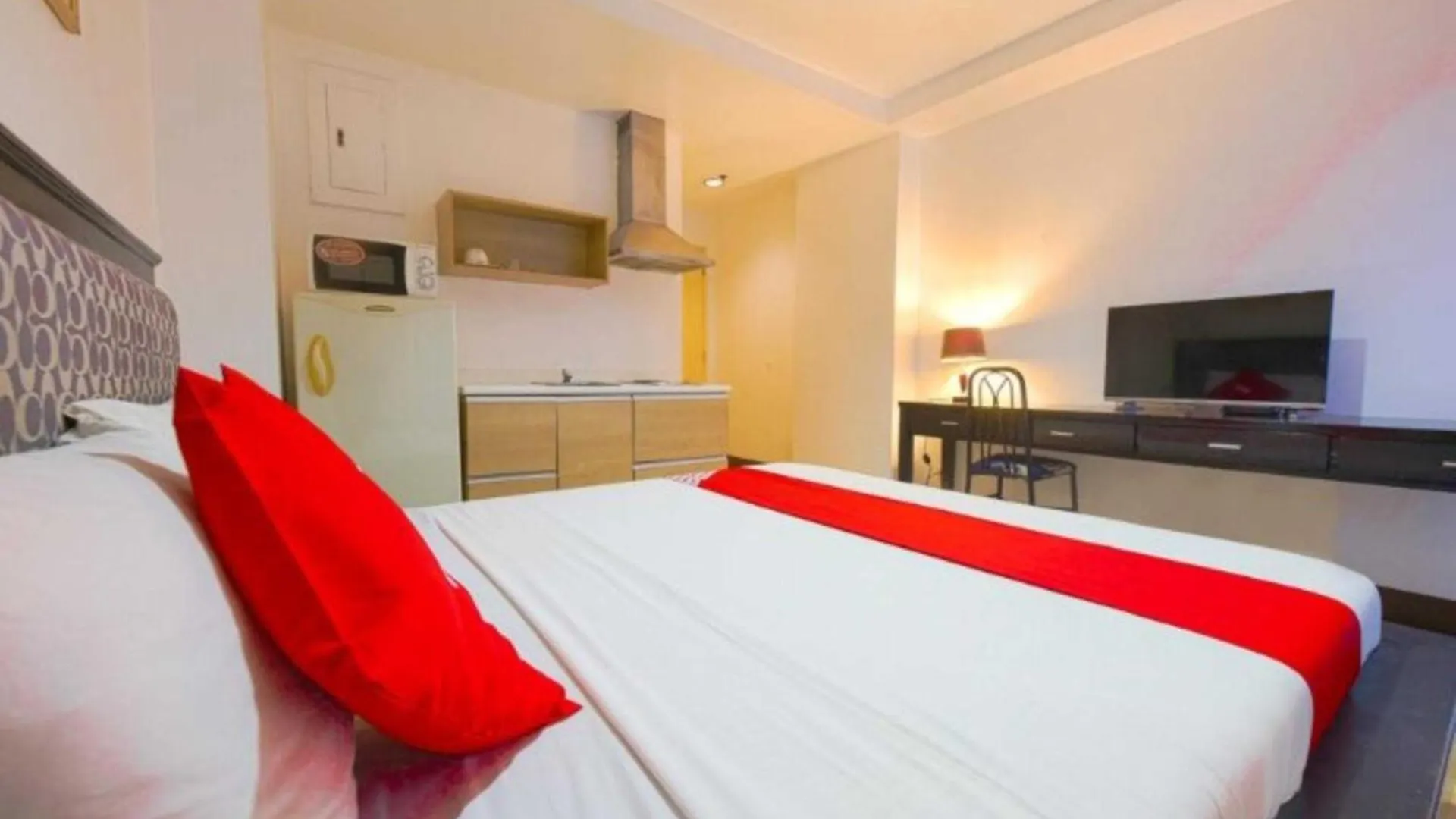 Hotel Oyo 769 Poblacion Suites Polaris Makati City