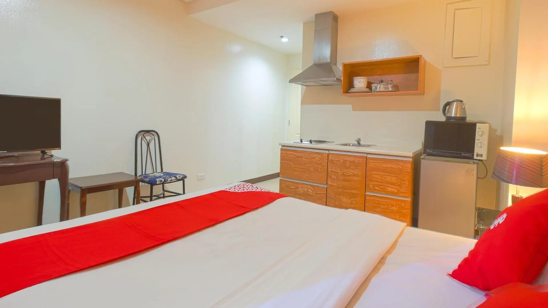 *** Hotel Oyo 769 Poblacion Suites Polaris Makati City Philippines