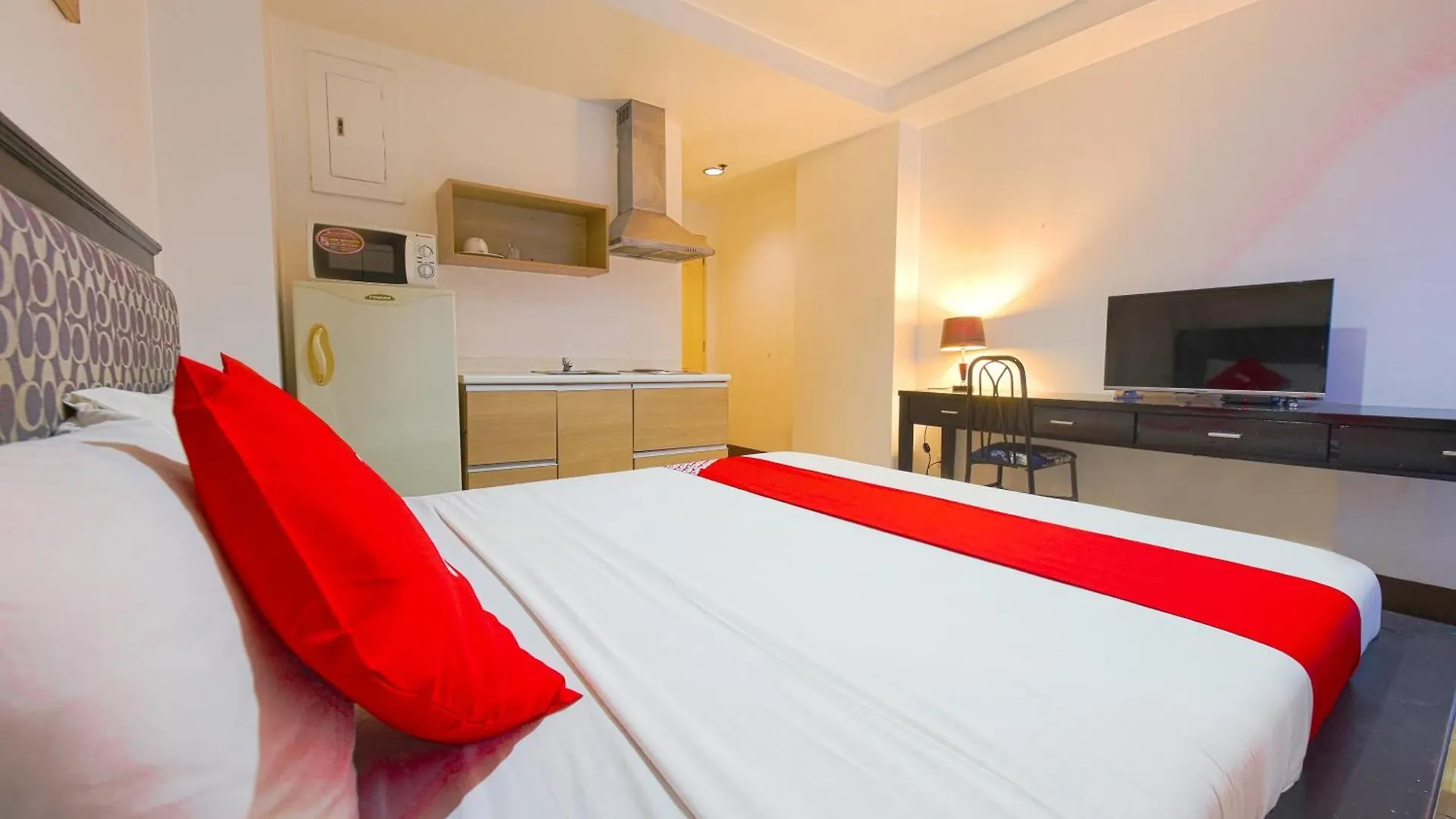 Hotel Oyo 769 Poblacion Suites Polaris Makati City